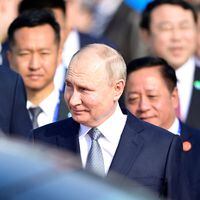 Putin aterriza en Beijing para abordar negociaciones con  Xi Jinping sobre cooperación económica y militar