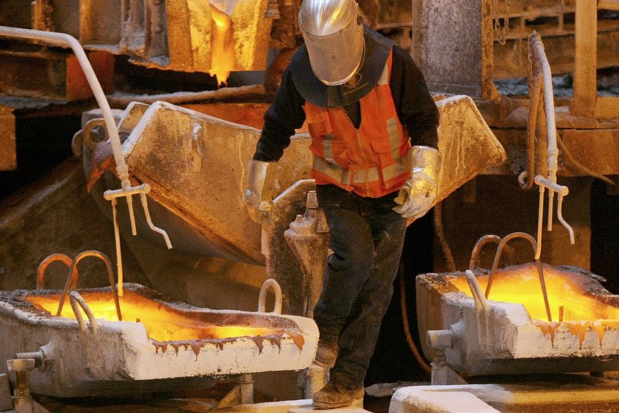 Precio del cobre registra su peor mes en más de 8 años