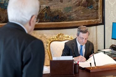 Mario Draghi renuncia como primer ministro de Italia luego de que su apoyo se desmoronara