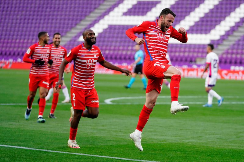 Quini Marín celebra el gol del triunfo ante el Valladolid de Orellana. FOTO: @GranadaCdeF / Twitter.