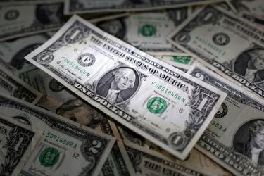 El dólar se afirmó sobre los $800 en una jornada marcada por sorpresivo anuncio del Banco Central