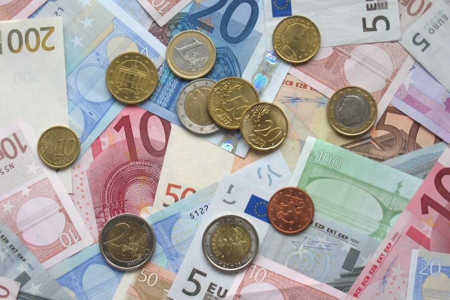 euro-coins-and-banknotes EFE