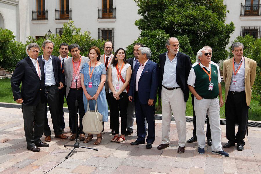 Mariana Aylwin y otros