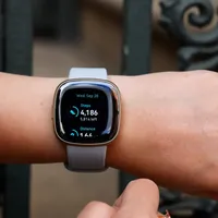 Reseña | Fitbit Sense 2: un smartwatch que tropieza
