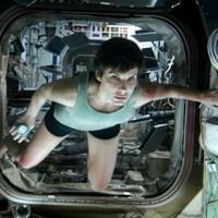 En camiseta y short: astronauta italiana hace cosplay de Sandra Bullock en Estación Espacial 