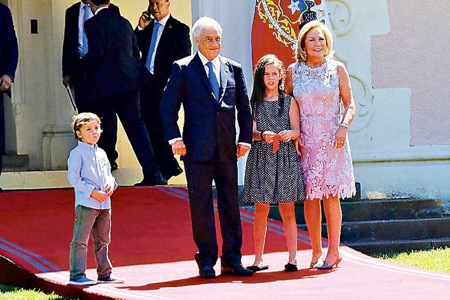 Nietos del Presidente Sebastián Piñera juegan en Cerro Castillo