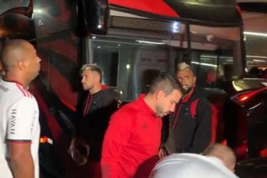 Hinchas recibieron entre insultos al plantel del Flamengo tras sumar su tercera derrota consecutiva en el Brasileirao