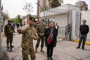 Gobierno se querella por ataque a cuartel militar en Quinta Normal: “Lo que ocurrió es inaceptable”