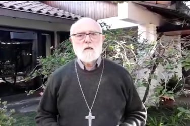 Arzobispo de Santiago se disculpa por exceder aforo permitido en misa