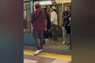 Hombre amenaza con arma a fogueo a usuarios de Metro: fue detenido por Carabineros 