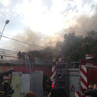 Incendio en Estación Central dejó varias viviendas afectadas 