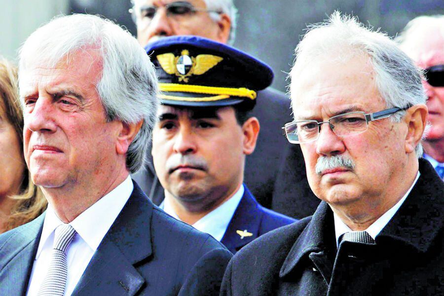 Presidente de Uruguay destituye al ministro de Defensa y al jefe del Ejército (45134046)