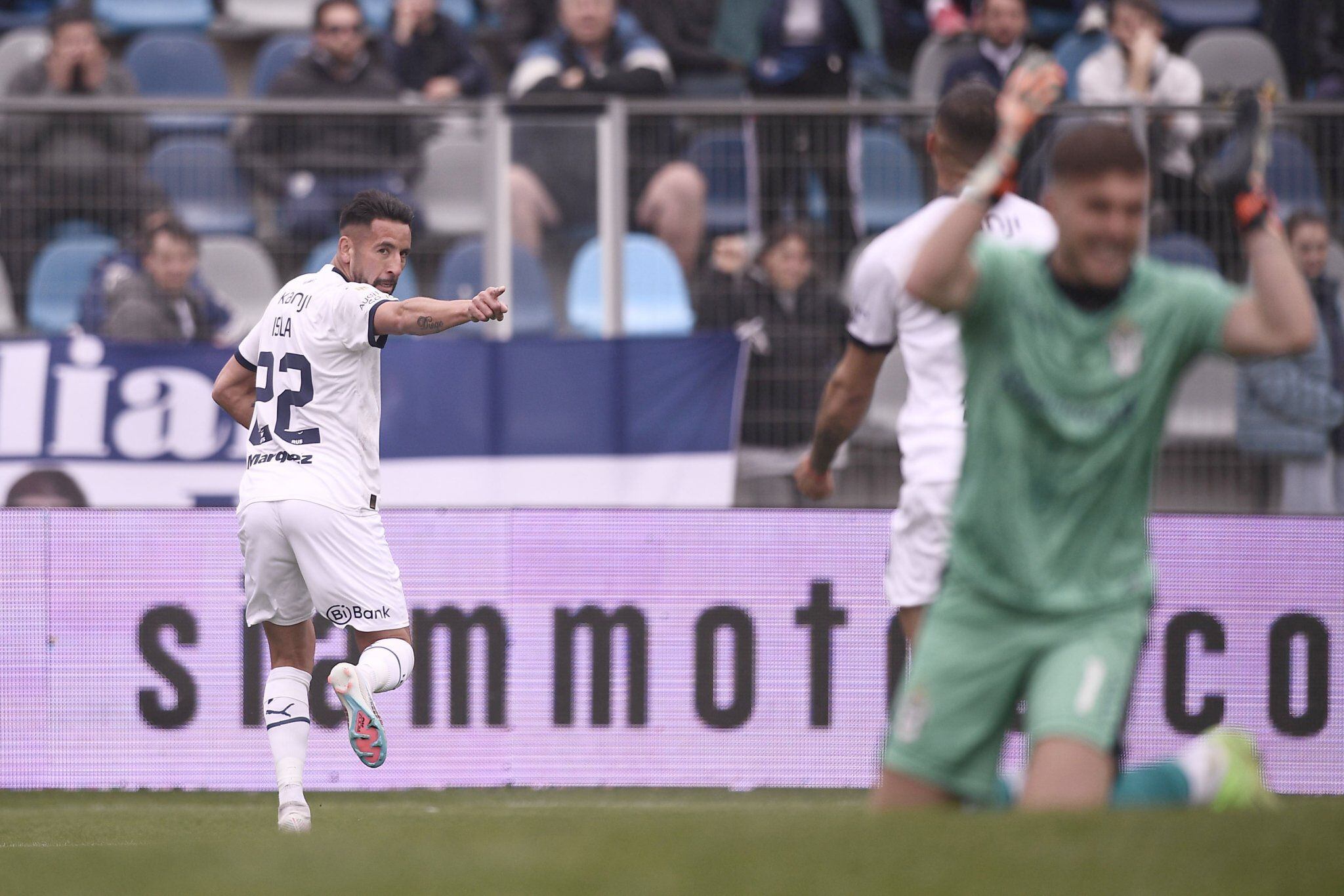 Mauricio Isla le da el triunfo a Independiente sobre Gimnasia - La Tercera