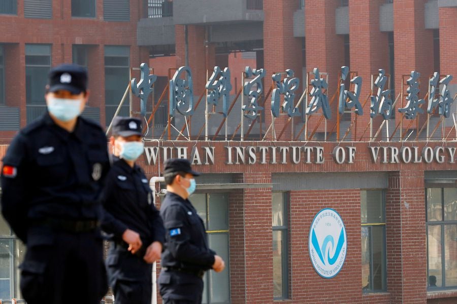 Informe de inteligencia sobre personal enfermo en laboratorio de Wuhan  impulsa el debate sobre el origen del Covid-19 - La Tercera