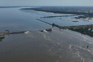 Kiev dice que interceptó una llamada que mostraba que Rusia voló la represa de Nova Kakhovka