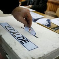 “Se está estudiando”: gobierno evalúa posible apertura del comercio en elecciones de octubre