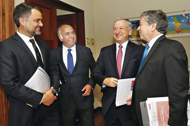 Ministros Gonzalo Blumel y Felipe Larrain se reunen con parlamentarios de Chile Vamos que integran la comision Mixta de Presupuestos en el marco del inicio de la discusion del proyecto de Ley de Presupuesto 2019. 02/10/2018