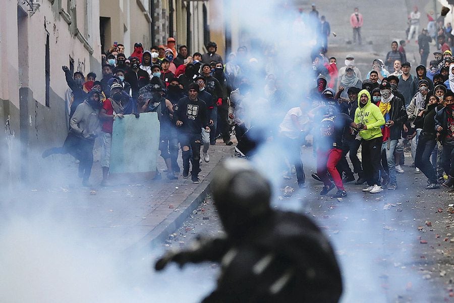 Protests-against-Ecuador-'s-President-Lenin-Moreno's-austerity-measures-in-Quito-(46965215)