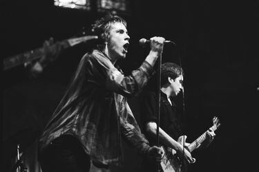 Sex_Pistols_in_Paradiso_-_Johnny_Rotten_&_Steve_Jones