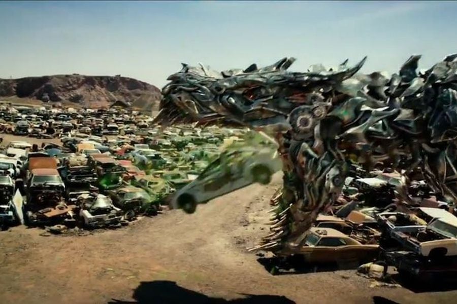 Temprano cicatriz hambruna T-Rex destruye vehículos en nuevo tráiler de Transformers: The Last Knight  - La Tercera