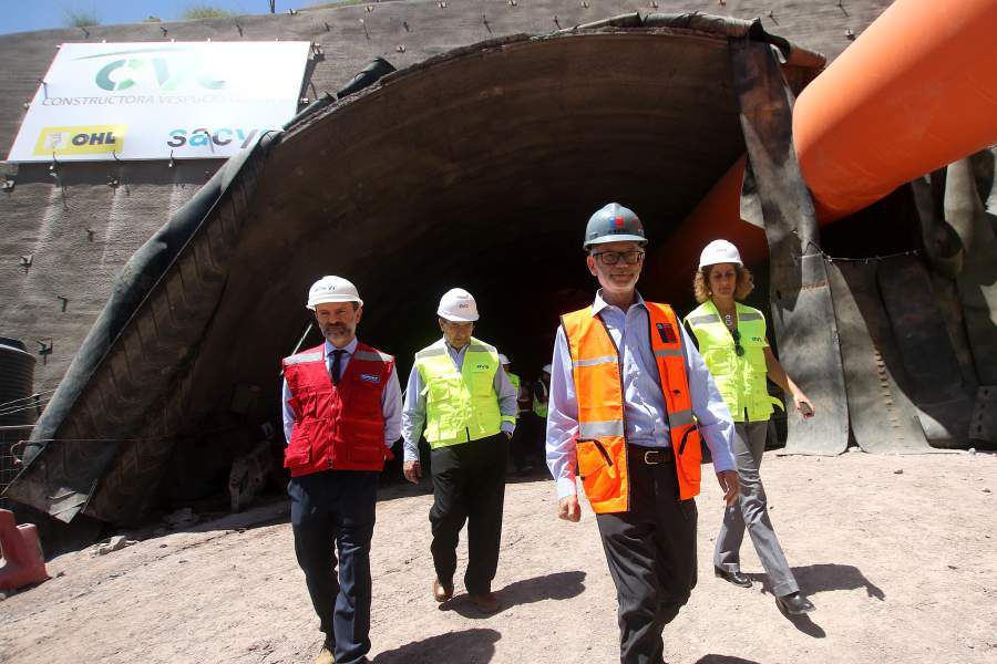 El ministro de Obras Públicas realiza visita inspectiva a las obras del túnel La Pirámide