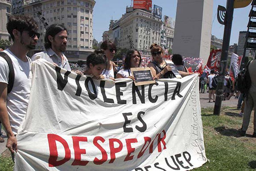 Funcionarios marchan en Argentina para denunciar precarización laboral