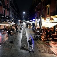 ¿Por qué Milán tomó la polémica medida de prohibir tomar helado en lugares públicos después de medianoche?