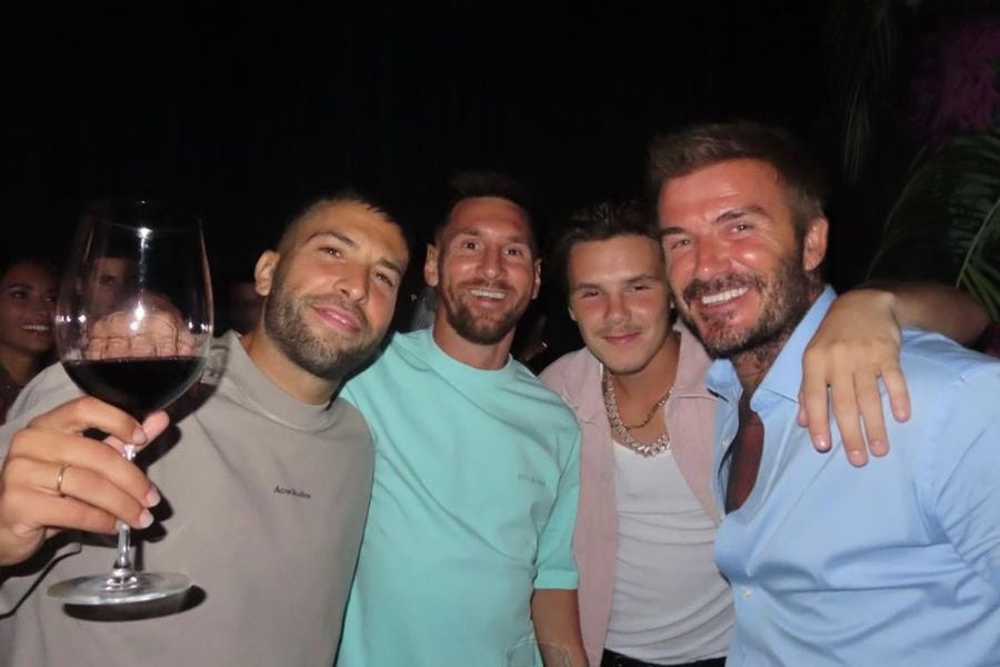 Messi, junto a Jordi Alba, Cruz Beckham y David Beckham.