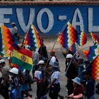 Gobierno interino de Bolivia califica como "delicada" la relación con Argentina y anuncia queja ante la ONU