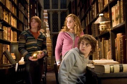 Biblioteca Hogwarts: tres libros que te convierten un mago más - La Tercera