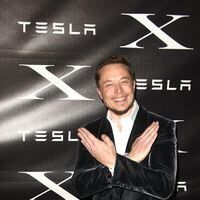 Elon Musk presenta la nueva X para sustituir al pájaro azul de Twitter