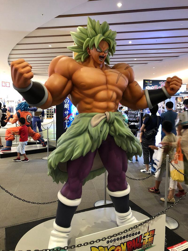 Estatuas tamaño real de la próxima película de Dragon Ball se toman