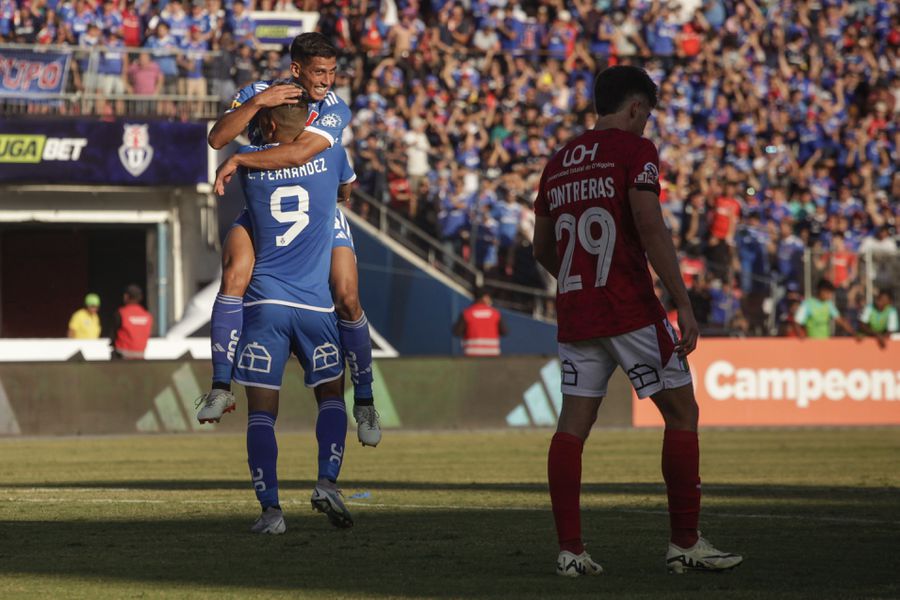 Guerero celebra junto a Fernández el único gol azul de la tarde.