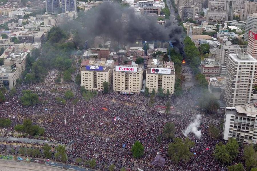 Incendios durante Marcha en Plaza Italia