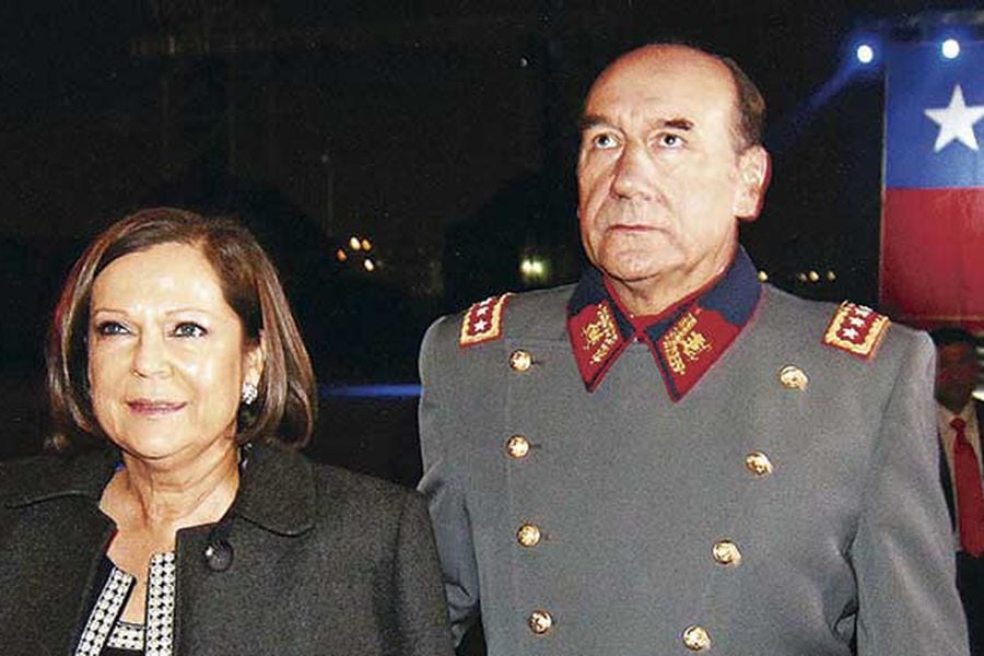 Fuente-Alba  y Anita María Pinochet