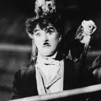 Cine y circo: Sala Cine UC inicia ciclo con películas de Chaplin y Álex de la Iglesia