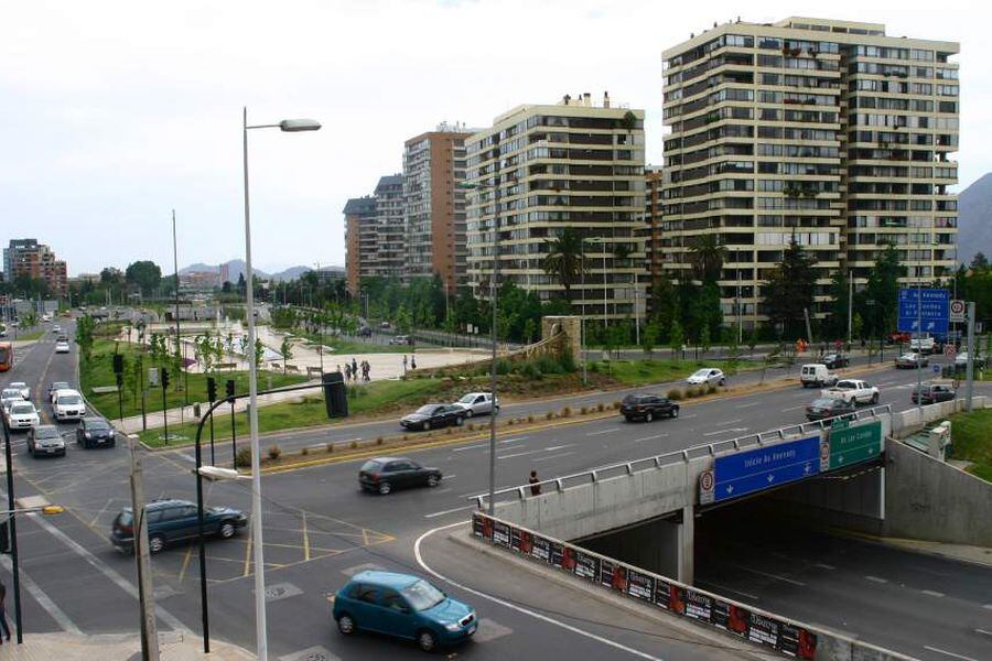 Oponerse a Cenagal calibre Fin a la libre circulación en Av. Las Condes? Iniciativa busca instalar TAG para financiar extensión del Metro - La Tercera Oponerse a Cenagal calibre Fin a la libre circulación en Av. Las Condes? Iniciativa busca instalar TAG para financiar extensión del Metro - La Tercera