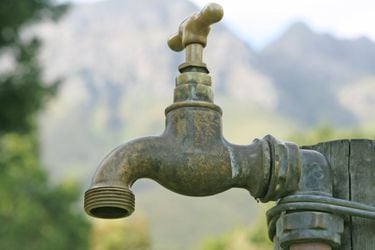 Estas son las cinco medidas para detener el racionamiento de agua potable en la Región Metropolitana