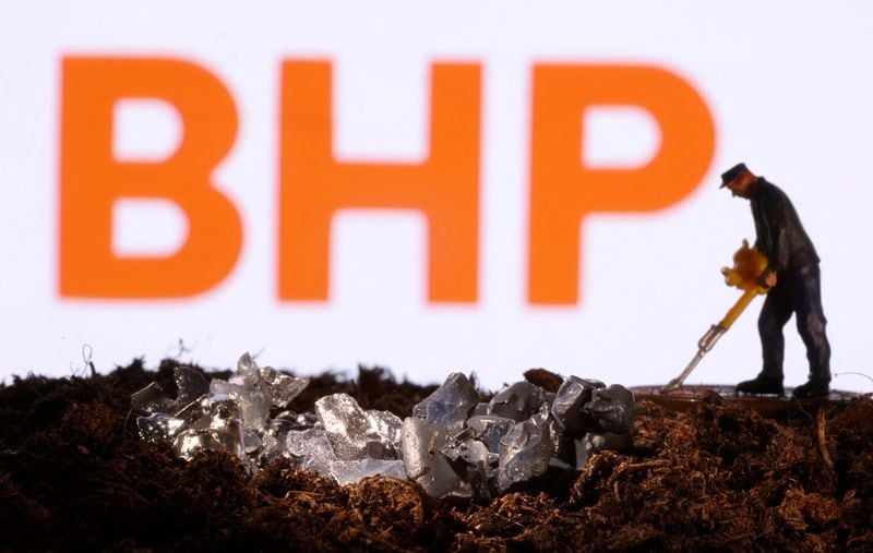 BHP estudia nueva concentradora y operar Escondida en forma subterránea para evitar caída en producción de cobre