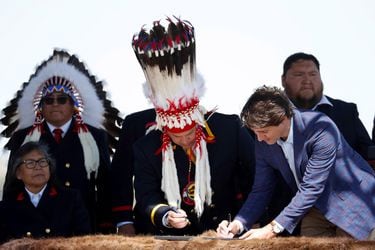 Canadá paga 1.300 millones de dólares en compensación por tierras a pueblos indígenas para ayudar a “corregir un error del pasado”