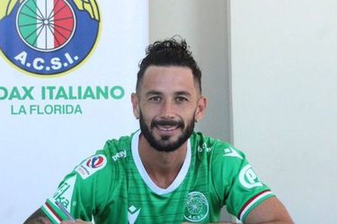 Marcelo Larrondo, el día en que firmó por Audax Italiano.