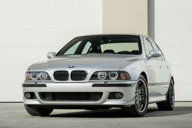 BMW-E39-M5-sedan-bloomberg