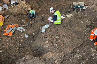Arqueólogos descubren un templo romano bajo el cementerio de una catedral