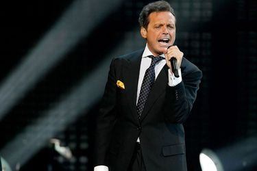 Luis_Miguel-Musica-Netflix-Famosos_307731483_78036168_1706x960-900x600