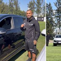 ¿Cuánto cuesta cada uno?: jugadores de Colo Colo reciben un lujoso automóvil de regalo