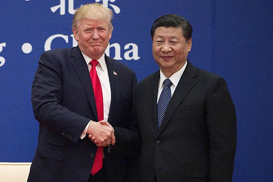 US President Donald Trump (L) and China's President Xi Jinping shake
