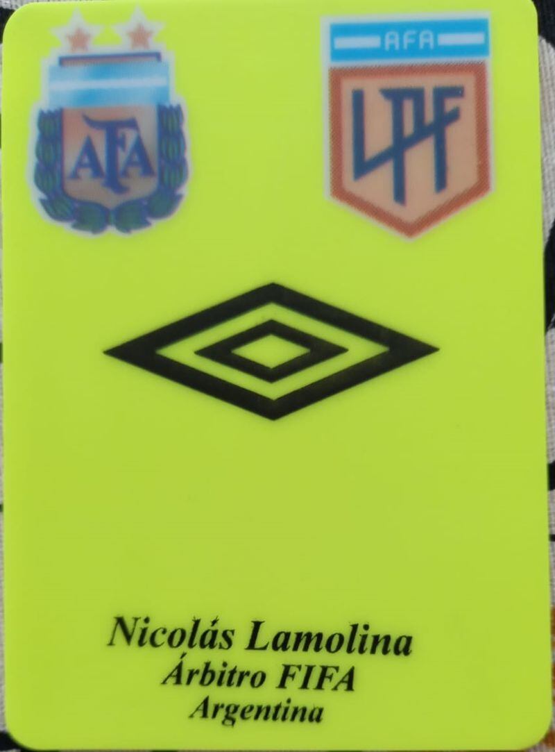 La tarjeta amarilla que ocupa Nicolás Lamolina.