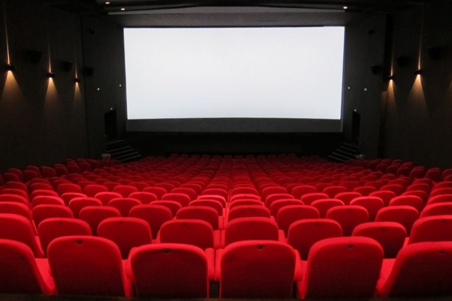 Diputados proponen que salas de cine permitan ingreso con confites  adquiridos fuera de sus locales - La Tercera