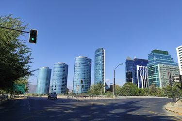 Sector público impulsa mercado de oficinas premium en Santiago Centro: logra absorción positiva por primera vez en 3 años