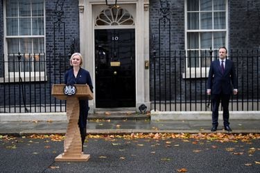 Renuncia la premier británica Liz Truss tras 44 días en el cargo